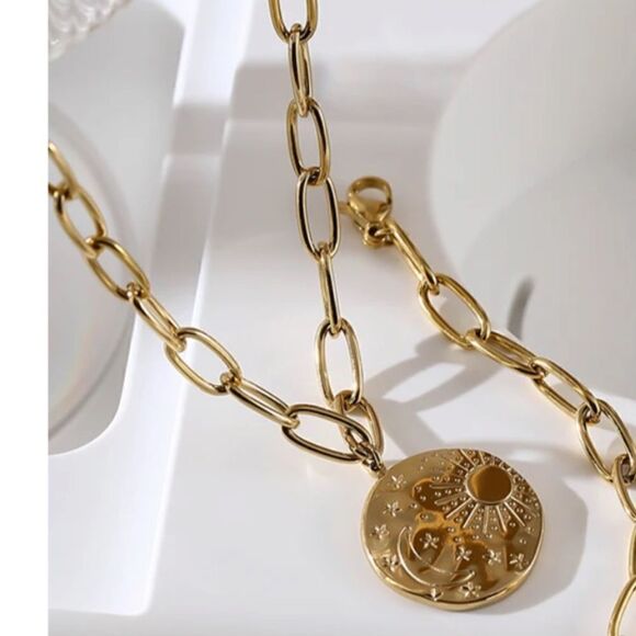 #33 Gold Moon/Star Pendant Necklace - Picture 6 of 9